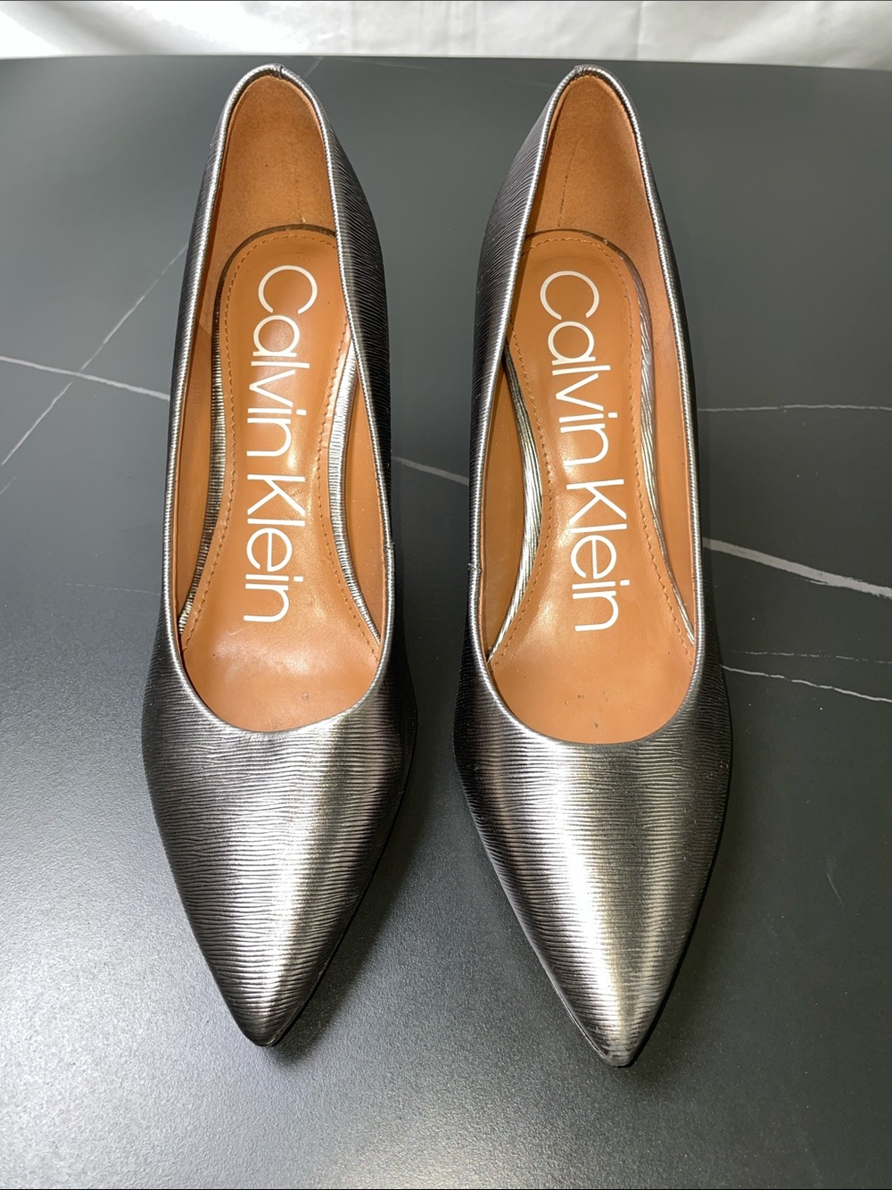 CALVIN KLEIN SILVER METALLIC GAYLE PUMPS FTL-09-099